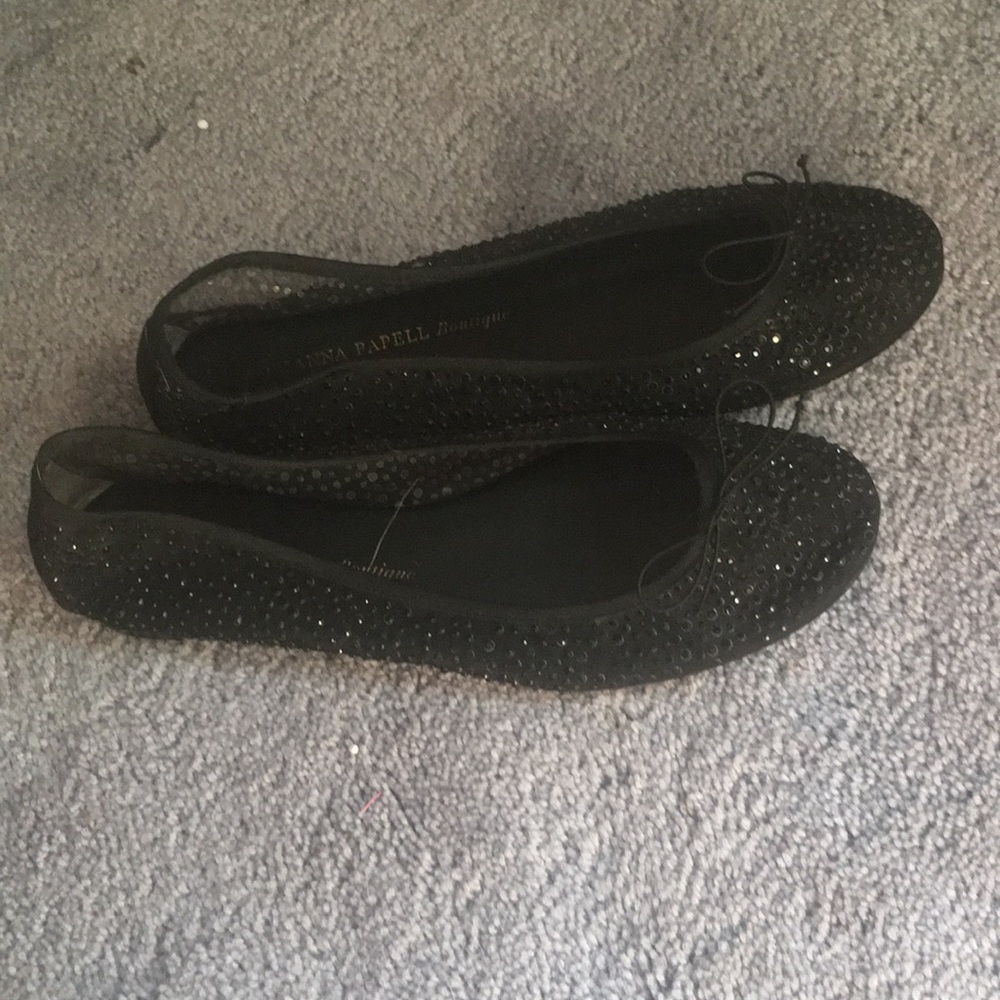 Black flat shoes